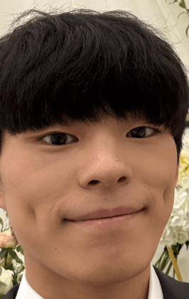 정현민.